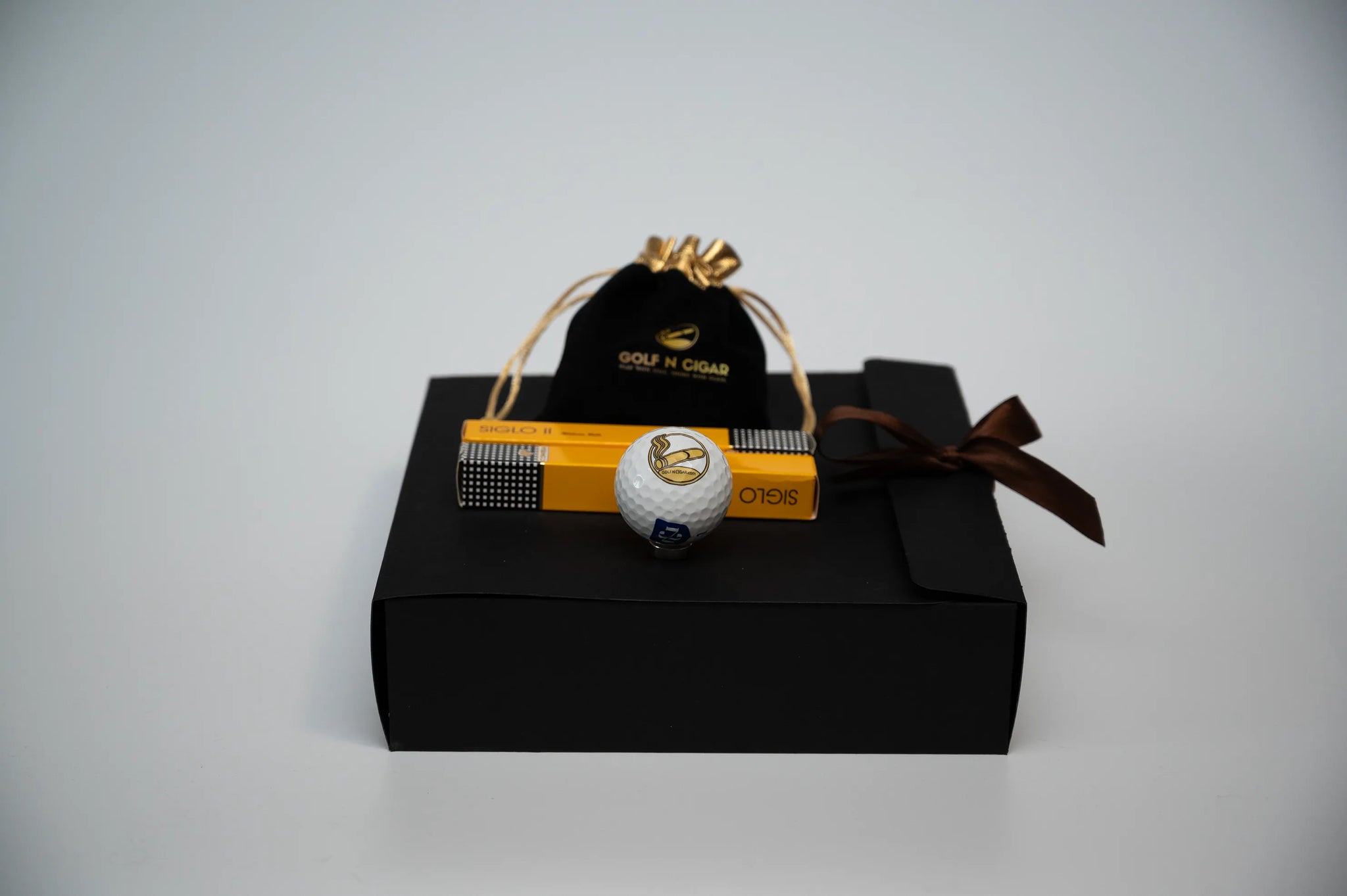 Cadou Golf - Suport de Trabuc și Cohiba